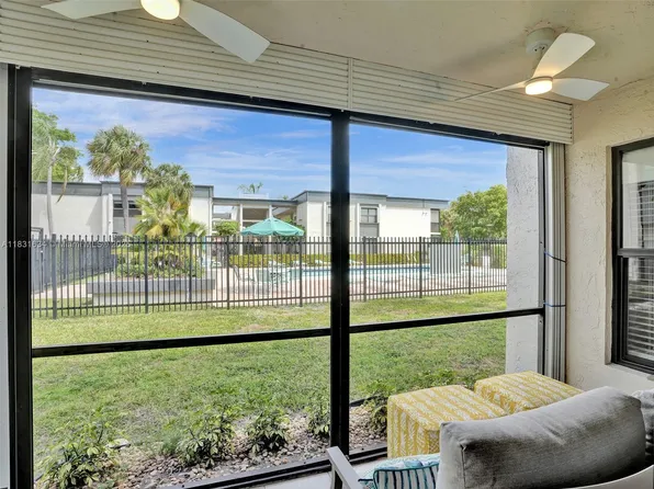 245 SE 10th St APT 4B, Deerfield Beach, FL 33441
