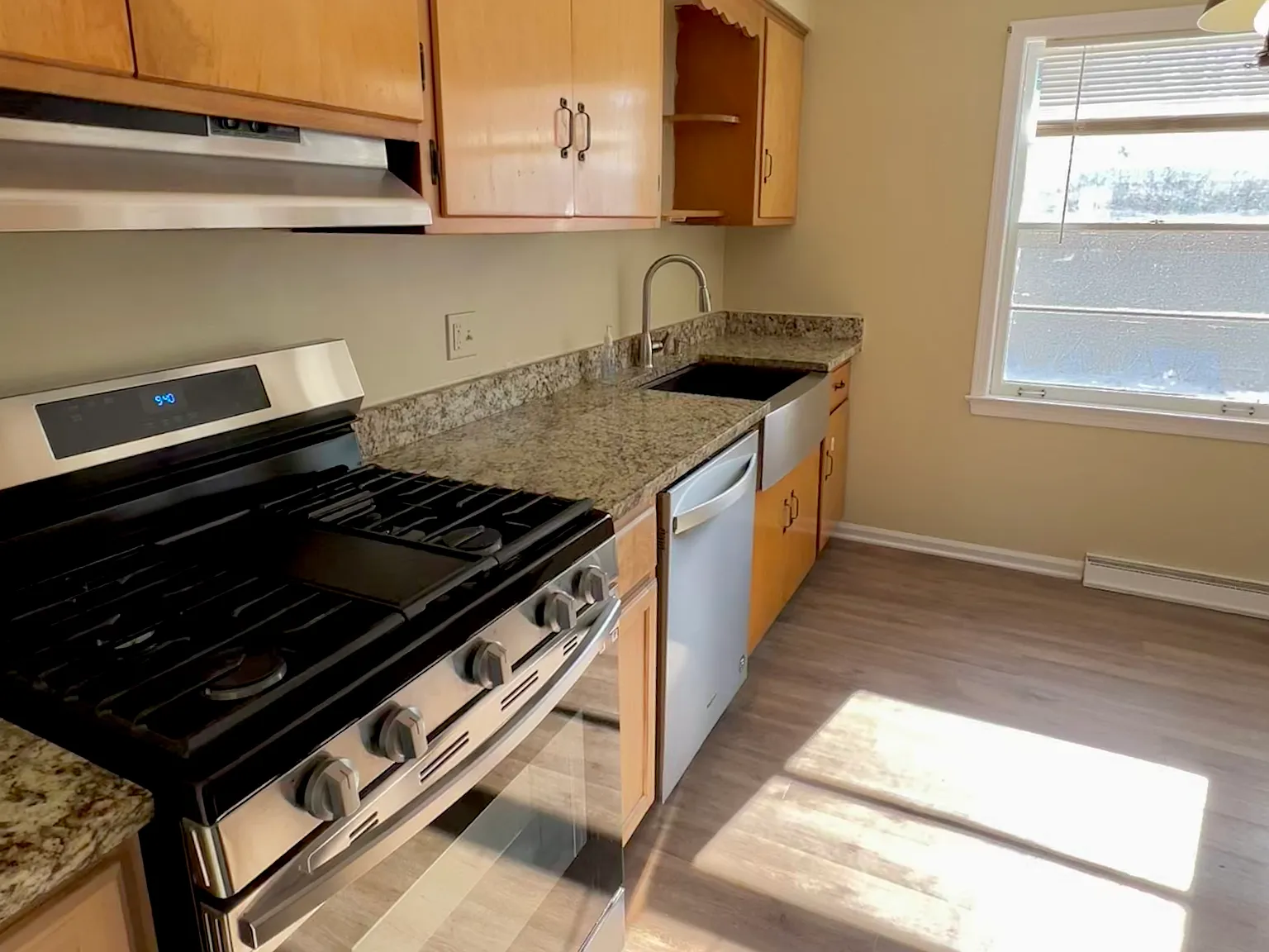 4 bed, 1800 sqft, $4,400 — Photo 3