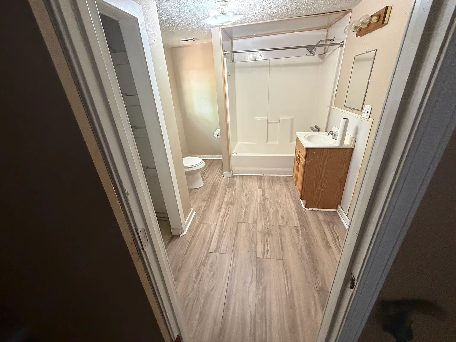3 bed, 1.5 bath, 1320 sqft, $900 — Photo 3