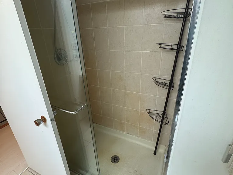 225 N East River Rd — Photo 16