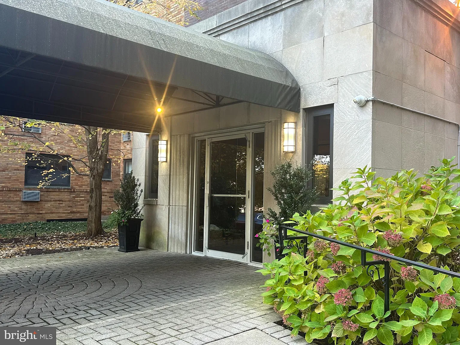 Latches Lane Condo — Photo 2