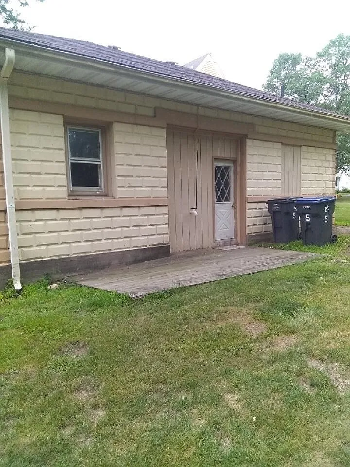 Photo 2 of 18 - 221 Clay St - Montello, WI Building Photo - 221 Clay St