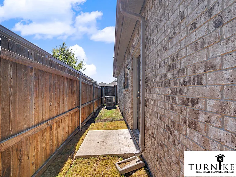 220 Stewart Bend Ct — Photo 27