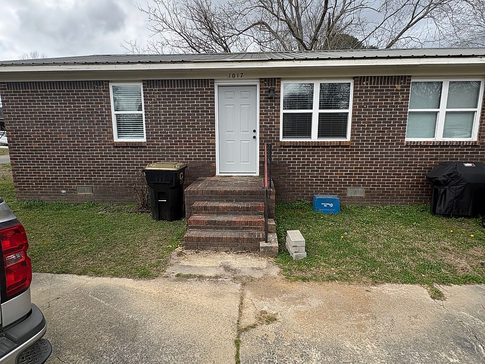 1st image of 1017 Avenue E SE