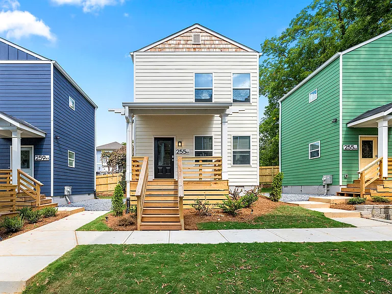 255 Love St SW #B3 — Photo 1