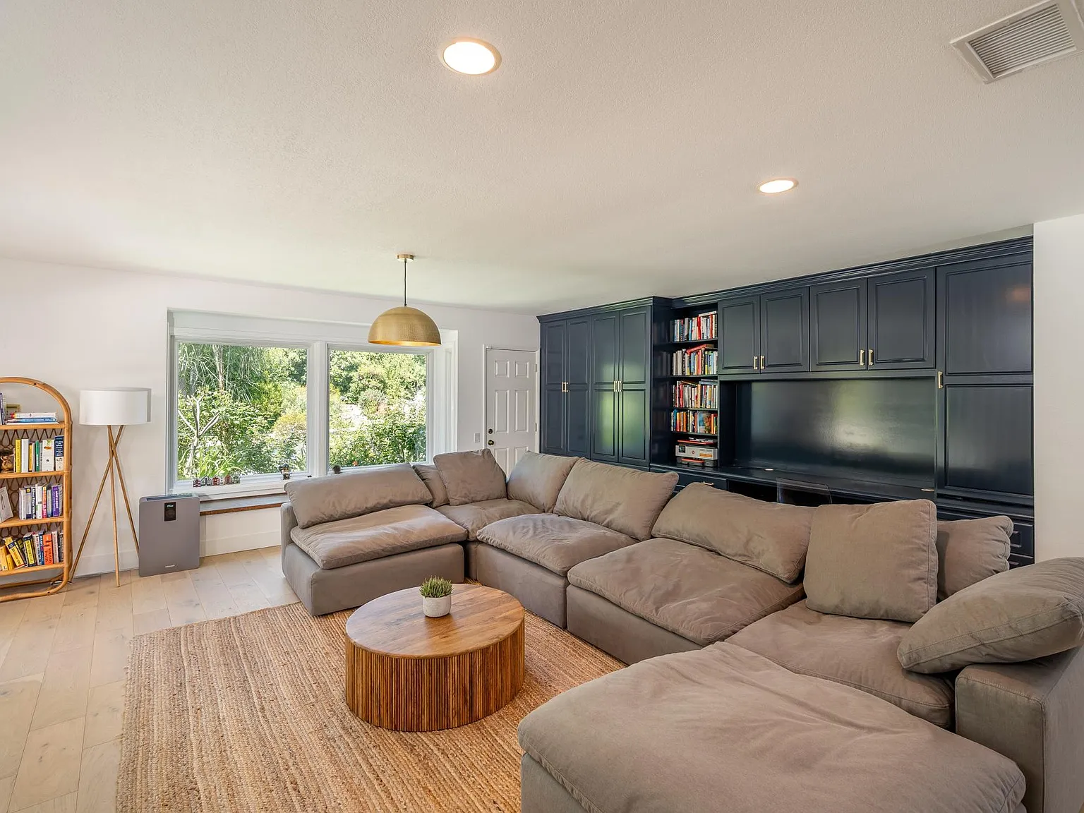 1419 Oberlin Ave — Photo 2
