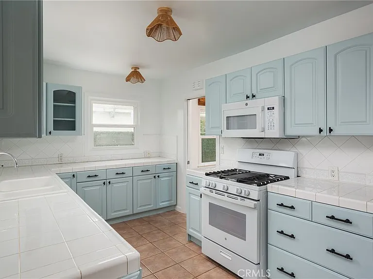 2662 Riverside Dr — Photo 8