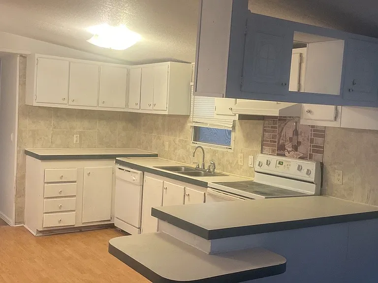 521 E Veterans Memorial Blvd #66 — Photo 2