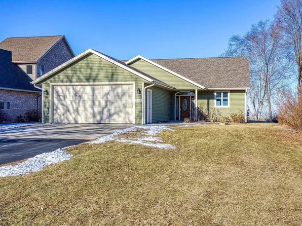 2635 E Shore Dr, Green Bay, WI 54302