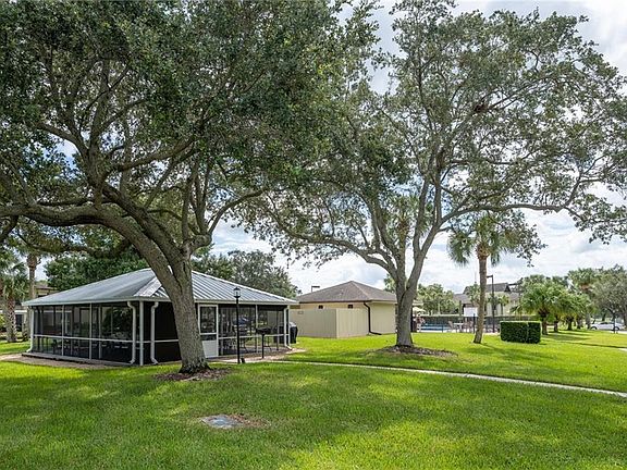 3rd image of 29 Plantation Dr APT 201