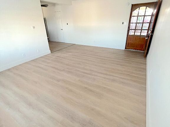 4th image of 2121 Placentia Ave #I