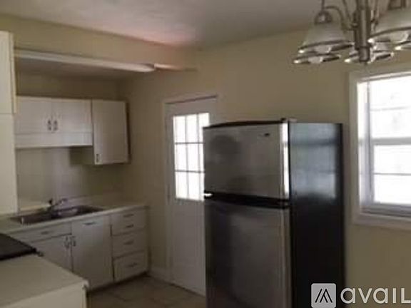 4th image of 3027 Balfour Ave