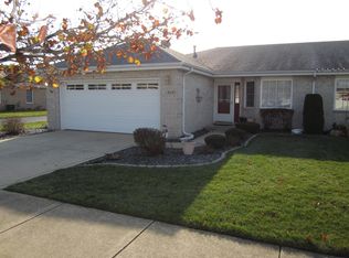 1041 Freedom Cir S, Crown Point, IN 46307