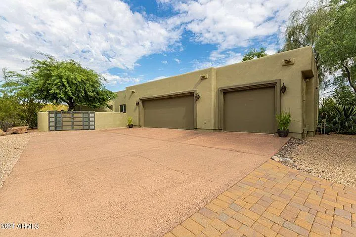 Excellent location and neighborhood! — Photo 4
