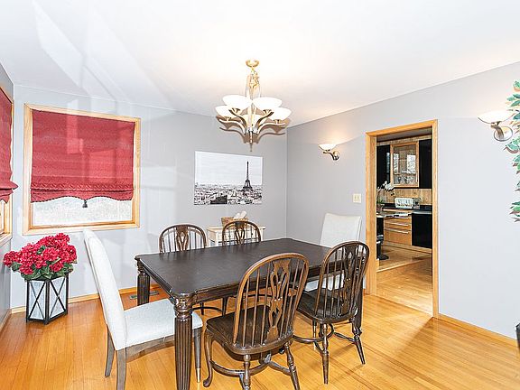 5th image of 244 Schenck Ave