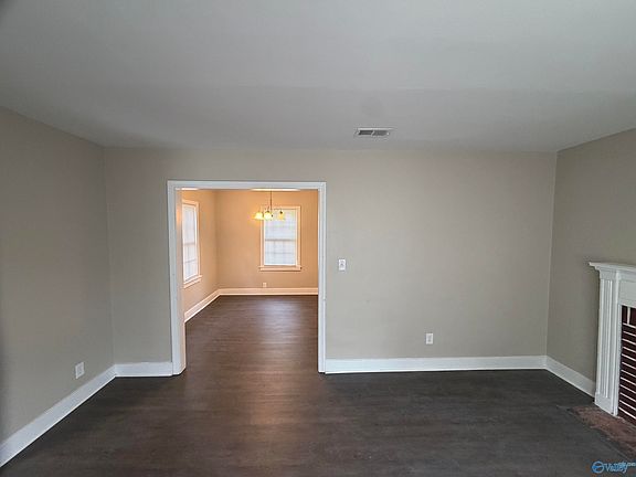 3rd image of 1620 8th St SW