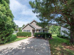 703 Almora Dr, Charlotte, NC 28216