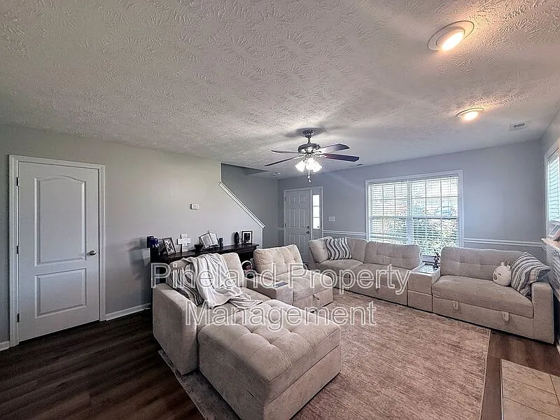 3 bed, 2.5 bath, 1866 sqft, $1,750 — Photo 2