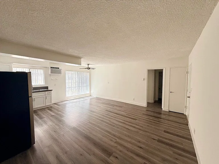 538 S Oxford Ave #107 — Photo 4