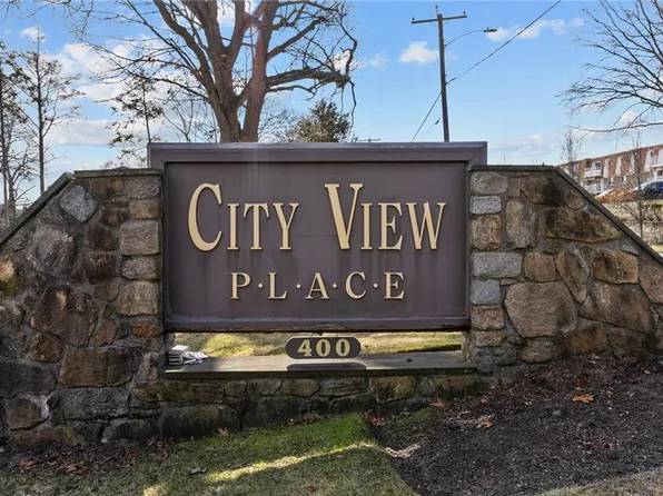 400 Meshanticut Valley Pkwy APT 5, Cranston, RI 02920