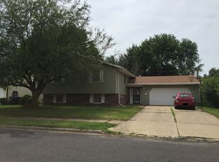 2107 Alameda Dr, Pekin, IL