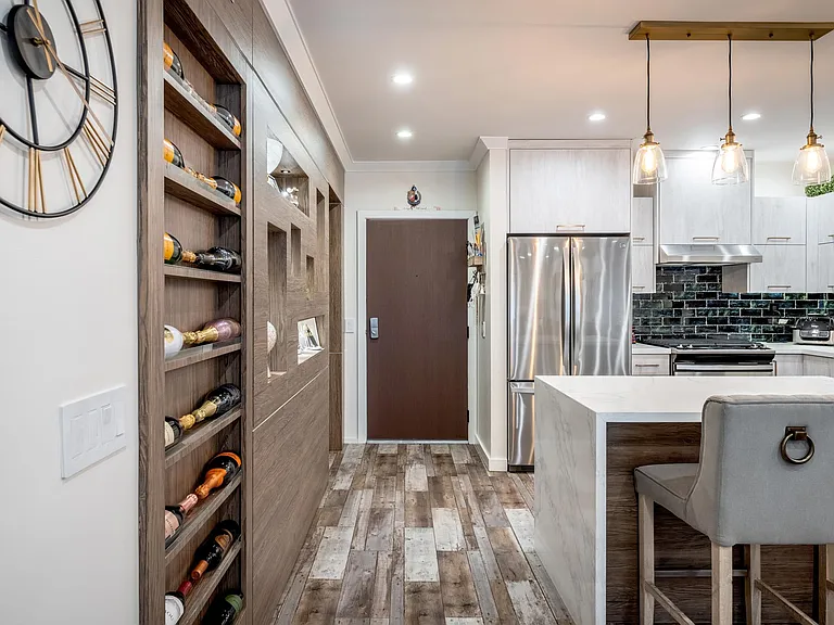 330 N Jackson St #316 — Photo 3