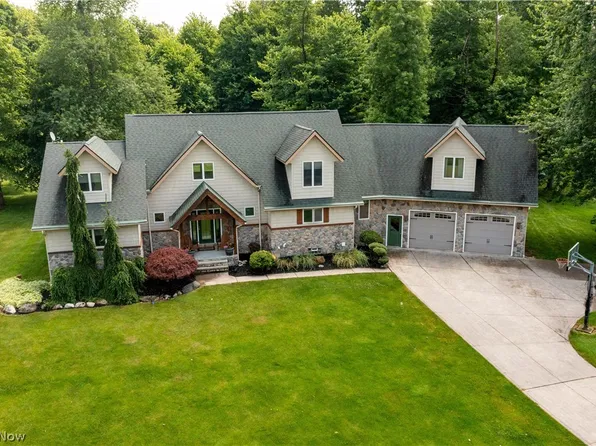 7569 Heritage Way, Amherst, OH 44001