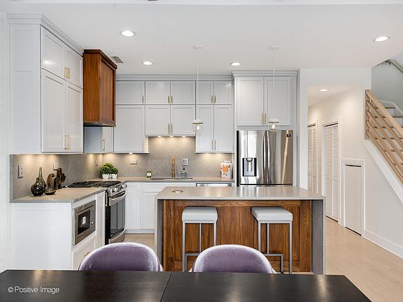 4th image of 2750 N Wolcott Ave APT 3N