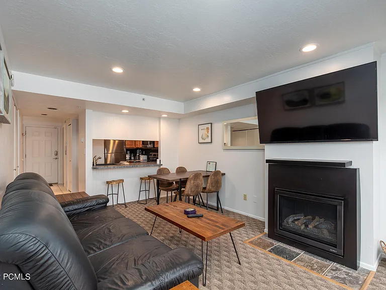 2000 Prospector Ave #409 — Photo 14