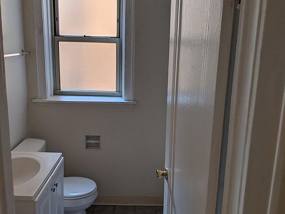 4th image of 2651 W Arthur Ave APT 1