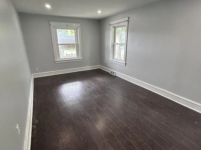 1400 Beaumont Ave — Photo 6
