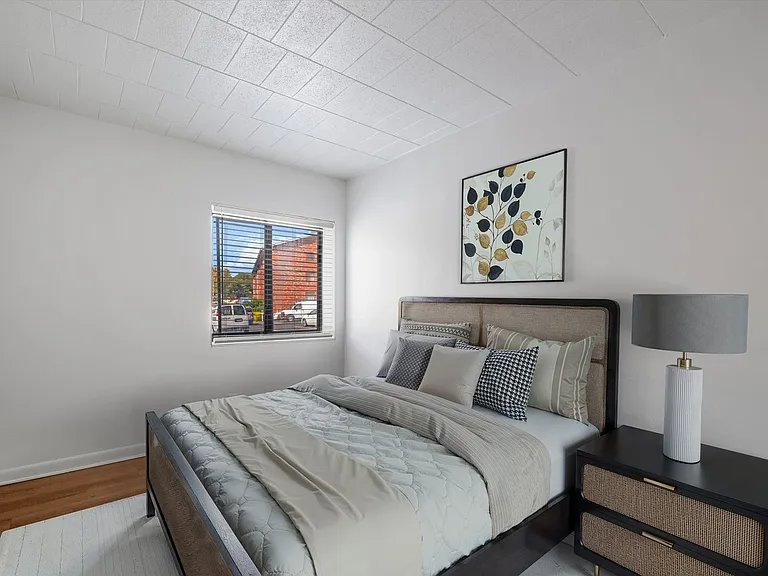 Edgewood Court Apartments — Photo 32