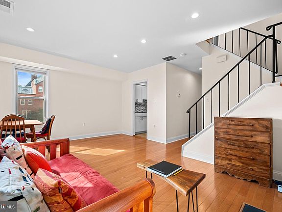 5th image of 1449 A St NE APT D