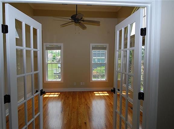 4th image of 4811 N 130th St