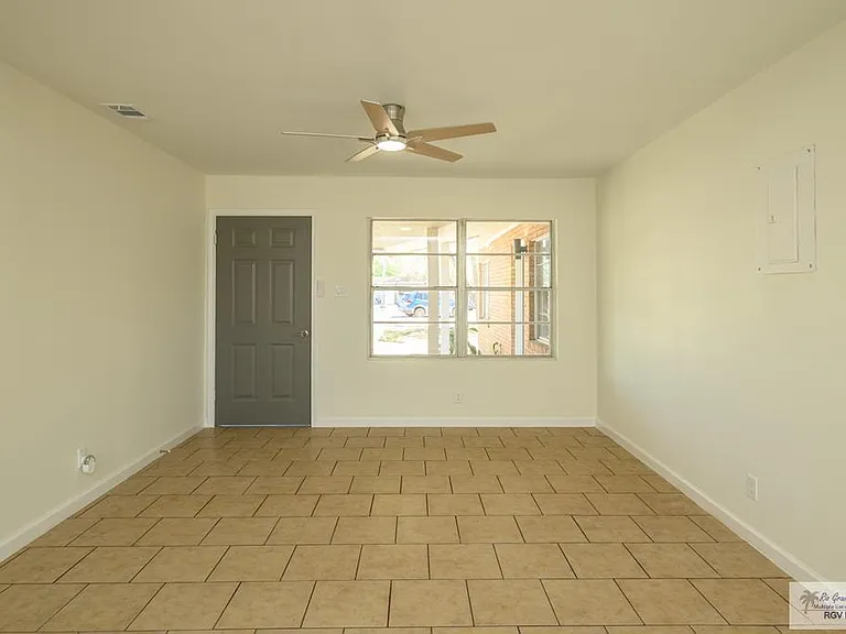 1821 Warren St — Photo 15