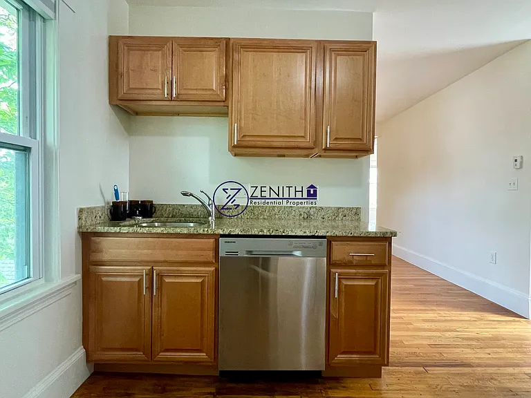 17 Ogden St #2 — Photo 4