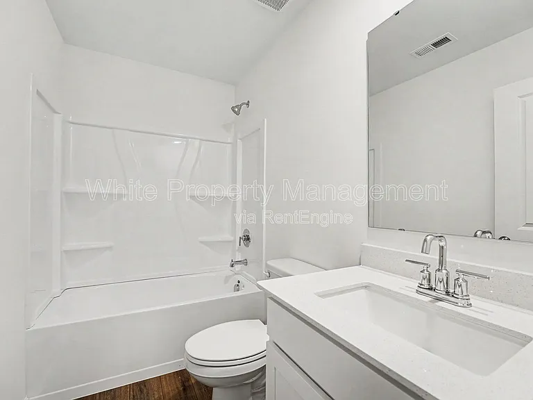 368 W 18th St — Photo 16