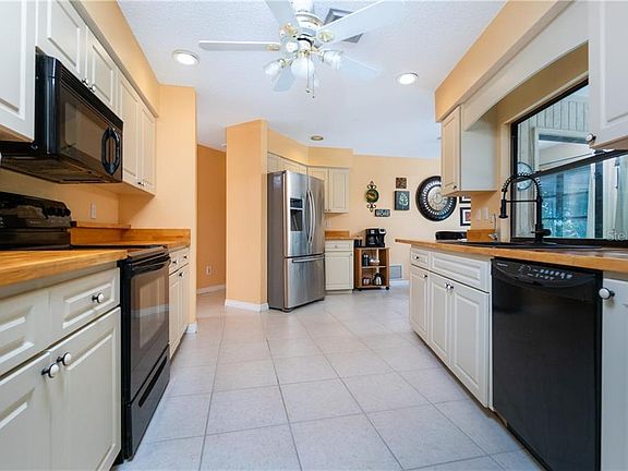 3rd image of 292 Annapolis Ln