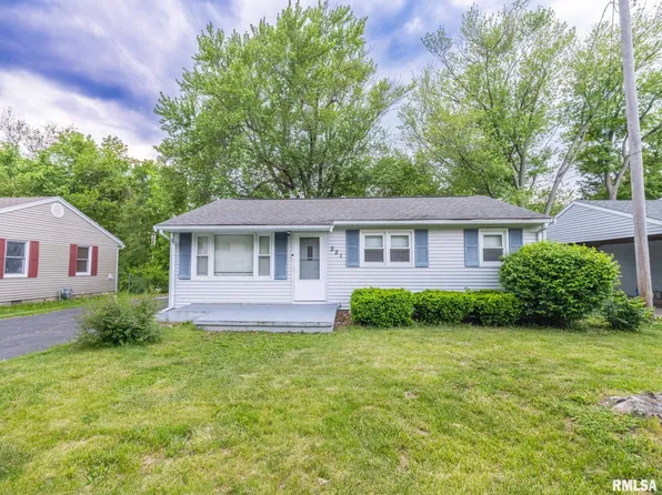 221 Oakdale Ave, Pekin, IL 61554