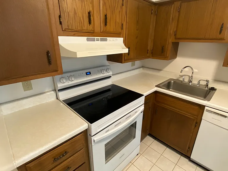 225 Walnut St #1A — Photo 5