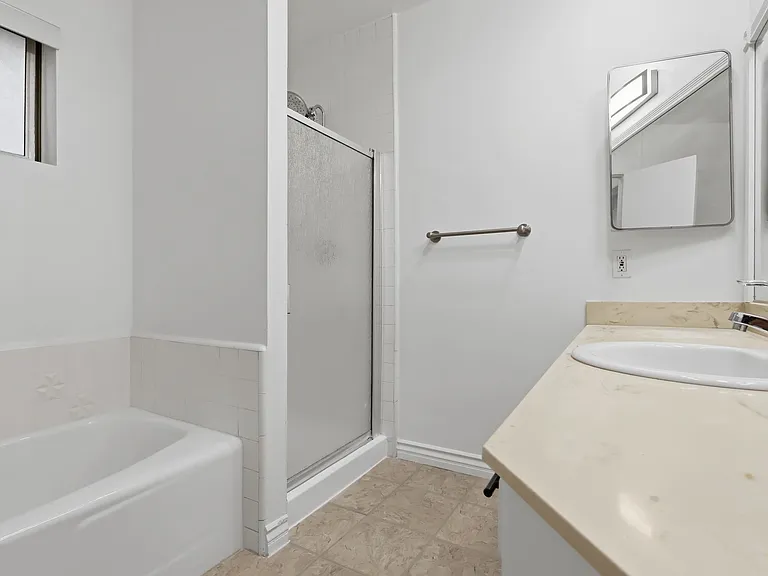 124 N Clark Dr #107 — Photo 14