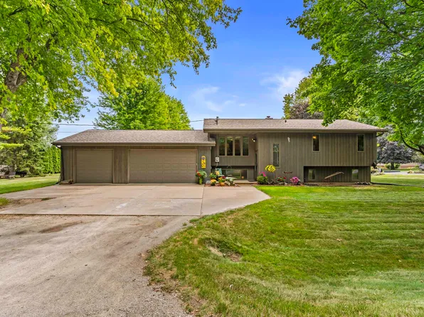 1261 Gavin Rd, Neenah, WI 54956
