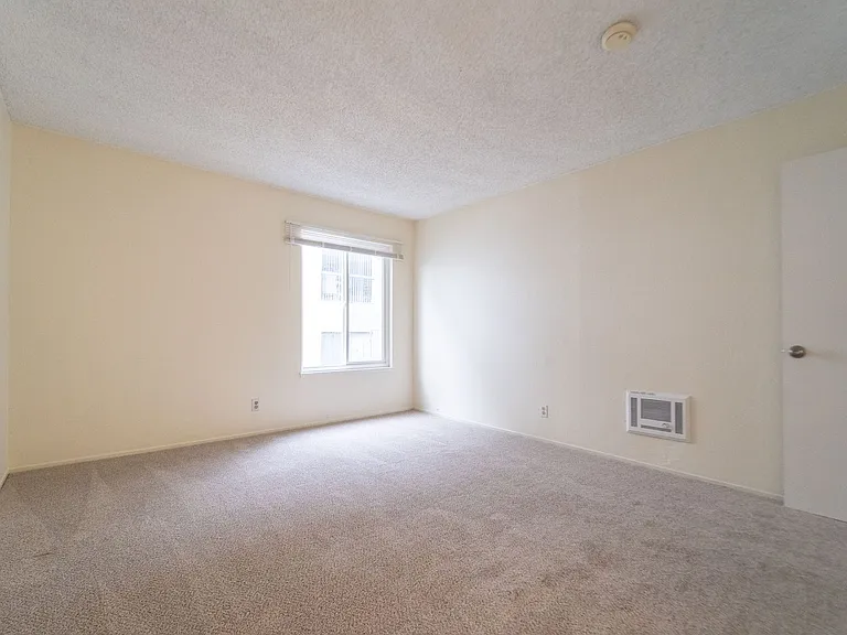 Euclid Apartments — Photo 5