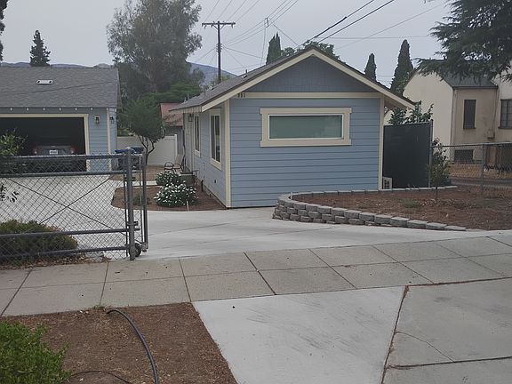4th image of 981 N San Gorgonio Ave