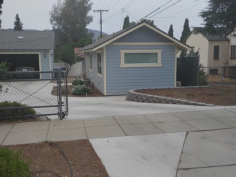 981 N San Gorgonio Ave — Photo 4
