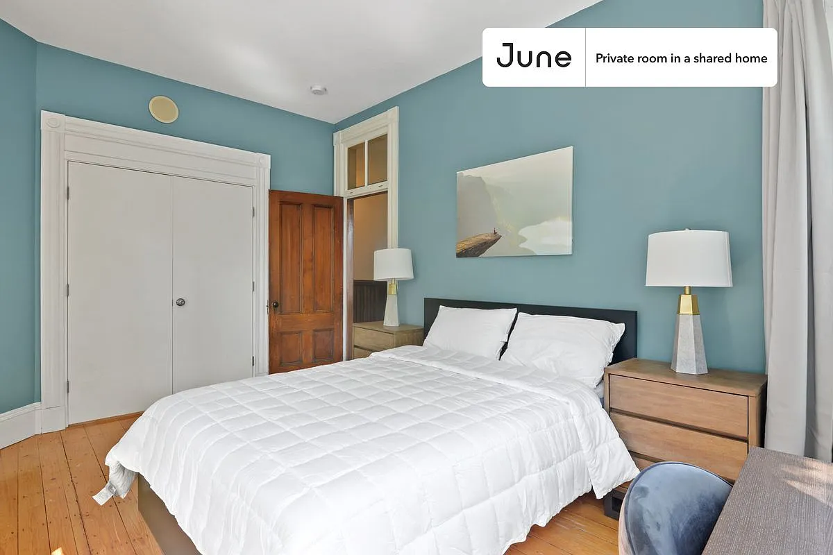 Queen bedroom in 4 bed/2 bath home in Central Square (Cambridge) #1323 C — Photo 3