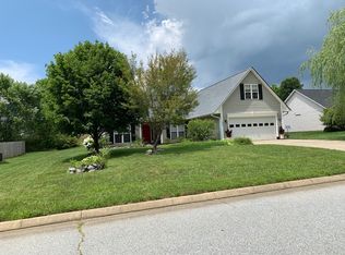 190 Rolling Meadow Rd, Fletcher, NC 28732