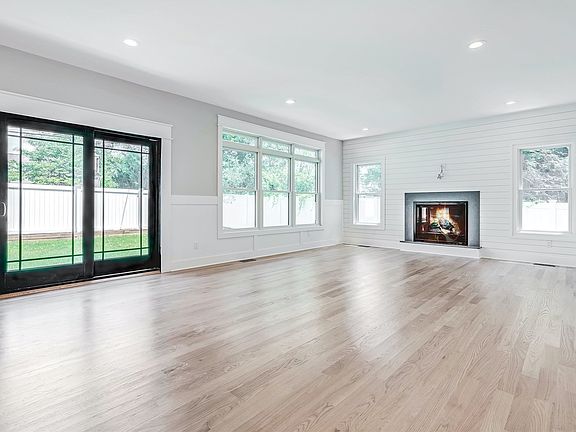 4th image of 14 Forte Ave