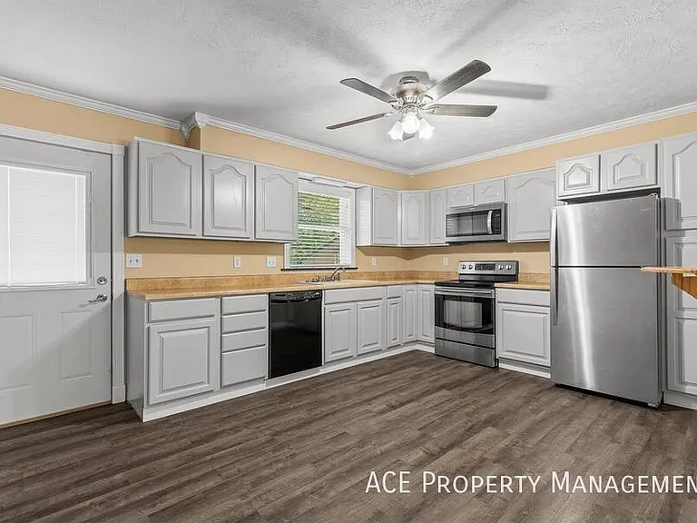 4430 Steeler Ln — Photo 3