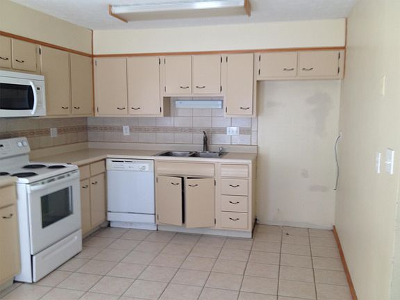 3rd image of 2745 Leota Ln